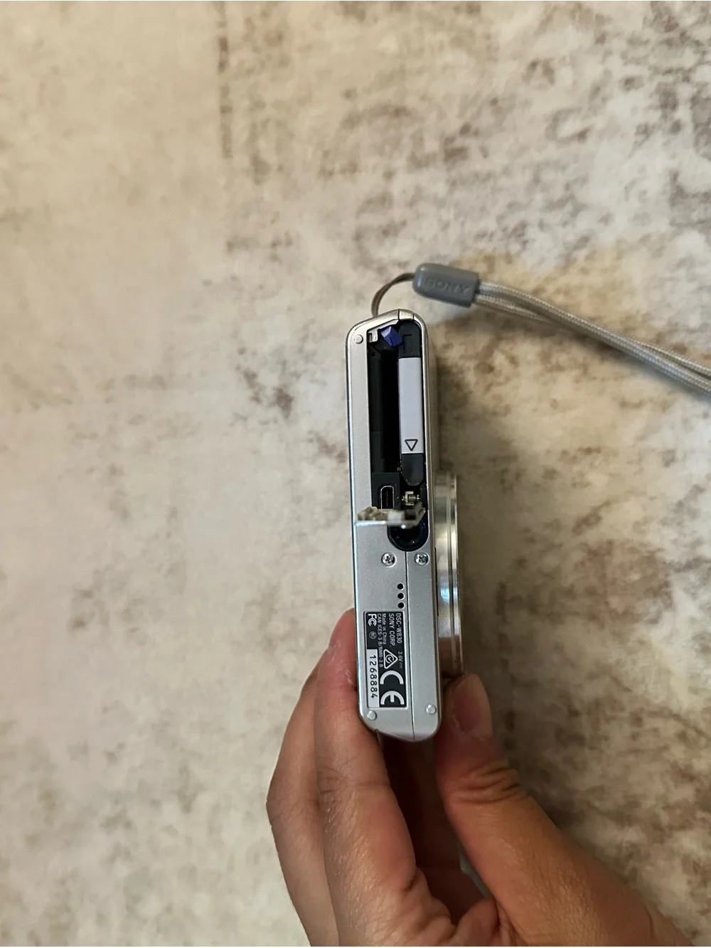 Sony Cyber-shot DSC-W830 Silver Digital Camera 20.1MP 8X Zoom